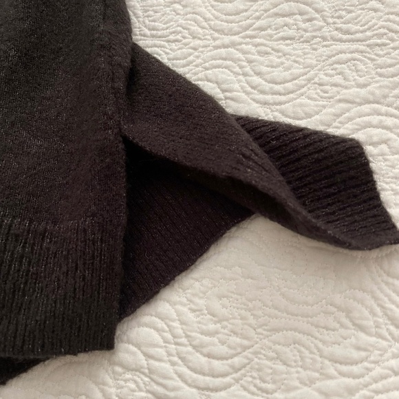 Cable and Gauge Long Length Long Sleeve Charcoal Gray V-Neck Sweater Size Large - Picture 7 of 15